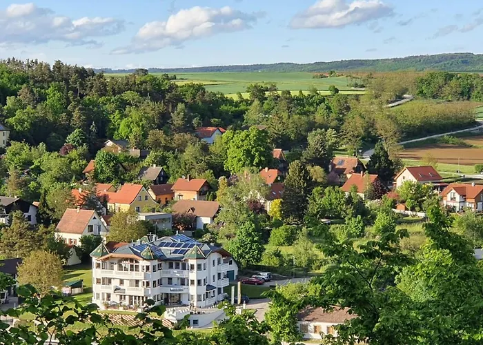 בית הארחה Kamptalschloessl 3*